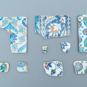 Een collectie fragmenten van Iznik tegels, Turkije, 16/17e eeuw — foto 3