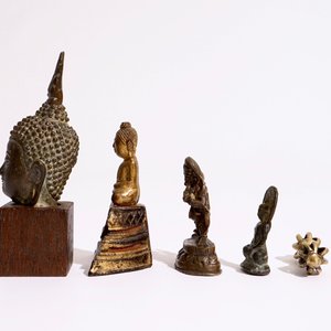 Een collectie kleine bronzen votieve beeldjes, India, Nepal, Tibet, Japan, 18/20e eeuw — foto 5