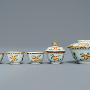 Een collectie miniatuur polychroom Delfts theegoed, 18e eeuw — foto 2