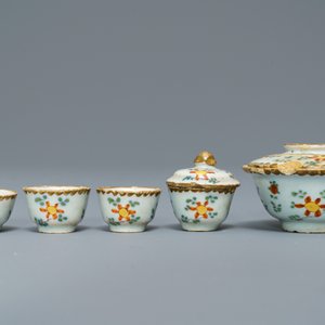 Een collectie miniatuur polychroom Delfts theegoed, 18e eeuw — foto 4
