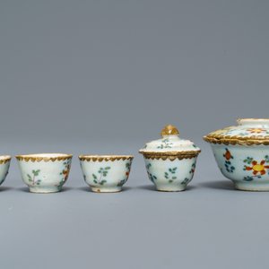 Een collectie miniatuur polychroom Delfts theegoed, 18e eeuw — foto 5