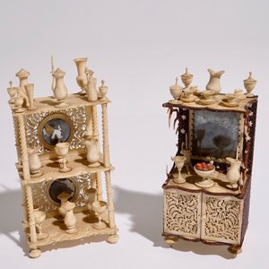 Een collectie miniatuur poppenhuis meubilair in been, Frankrijk, 19e eeuw — foto 7