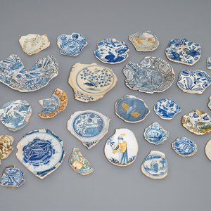 Een collectie Nederlandse majolica scherven, 16e eeuw en later — foto 1