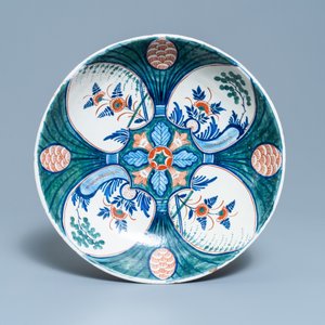 Een collectie polychroom Delfts aardewerk met 'vier-hartendecor', 1e helft 18e eeuw — foto 2