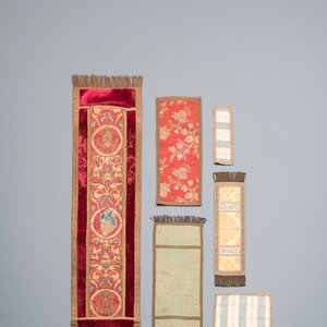 Een collectie textiel deels met goud- en zilverdraad geborduurd, West-Europa, 17e eeuw en later — foto 21