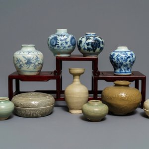 Een collectie van 11 Chinese en Zuidoost-Aziatische stukken, Song en later — foto 1