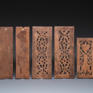 Een collectie van 11 gestoken houten panelen met diverse decors, Frankrijk, Nederland en/of Vlaanderen, 14/16e eeuw — foto 7