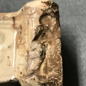 Een collectie van 13 stukken Vietnamees aardewerk, overwegend 14/15e eeuw — foto 13