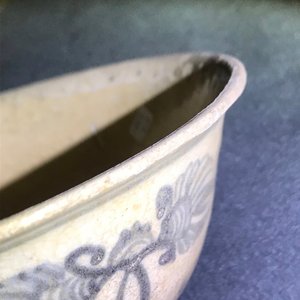Een collectie van 13 stukken Vietnamees aardewerk, overwegend 14/15e eeuw — foto 58