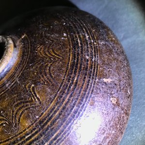 Een collectie van 13 stukken Vietnamees aardewerk, overwegend 14/15e eeuw — foto 69
