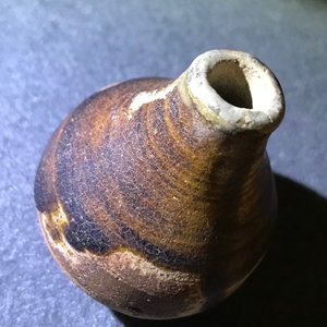 Een collectie van 13 stukken Vietnamees aardewerk, overwegend 14/15e eeuw — foto 70