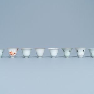 Een collectie van 14 Chinese qianjiang cai wijnkom-warmers, 19/20e eeuw — foto 13