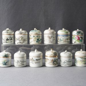 Een collectie van 14 Chinese qianjiang cai wijnkom-warmers, 19/20e eeuw — foto 14