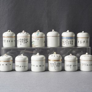 Een collectie van 14 Chinese qianjiang cai wijnkom-warmers, 19/20e eeuw — foto 15
