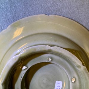 Een collectie van 15 Chinese celadon en crèmekleurige stukken, Song en later — foto 28