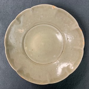Een collectie van 15 Chinese celadon en crèmekleurige stukken, Song en later — foto 29