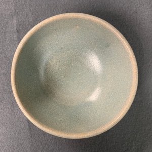 Een collectie van 15 Chinese celadon en crèmekleurige stukken, Song en later — foto 36