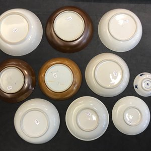 Een collectie van 23 koppen en 33 schotels in Chinees en Japans porselein, 18/19e eeuw — foto 22