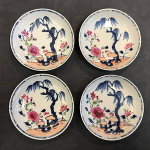 Een collectie van 23 koppen en 33 schotels in Chinees en Japans porselein, 18/19e eeuw — foto 4