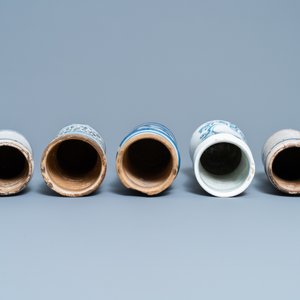 Een collectie van vijf blauw-witte Spaanse albarelli, 17e eeuw — foto 7