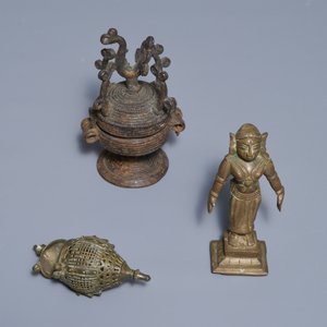 Een collectie zilveren en bronzen beeldjes en gebruiksvoorwerpen, India, 18/19e eeuw — foto 4