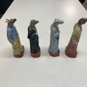 Een complete set met de twaalf dieren uit de Chinese zodiak in famille rose porselein, Hongxian zegelmerk, Republiek — foto 24