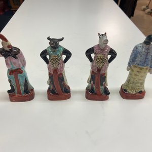 Een complete set met de twaalf dieren uit de Chinese zodiak in famille rose porselein, Hongxian zegelmerk, Republiek — foto 32