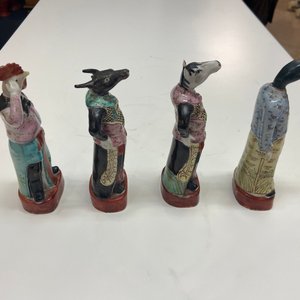 Een complete set met de twaalf dieren uit de Chinese zodiak in famille rose porselein, Hongxian zegelmerk, Republiek — foto 33