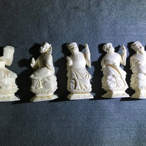Een complete set van 32 Chinese ivoren schaakstukken, ca. 1920 — foto 5