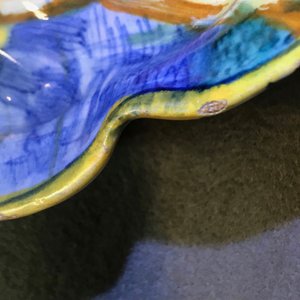 Een crespina in Italiaanse majolica met decor van een smid, atelier Andrea Negroponte, Casteldurante, 2e helft 16e eeuw — foto 9
