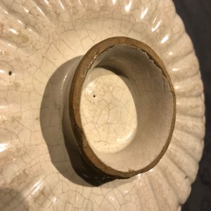 Een crespina in Italiaanse majolica met een heilige, Deruta, 17e eeuw — foto 6