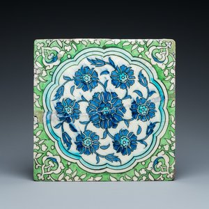 Een Damascus tegel met floraal decor, Syrië, 1e helft 17e eeuw — foto 1