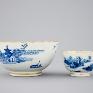 Een deel van een Chinees blauw-wit en verguld theeservies met landschapsdecor, Qianlong, 18e eeuw — foto 18