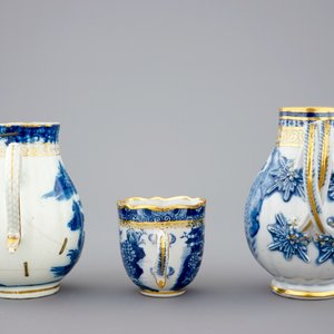 Een deel van een Chinees blauw-wit en verguld theeservies met landschapsdecor, Qianlong, 18e eeuw — foto 23
