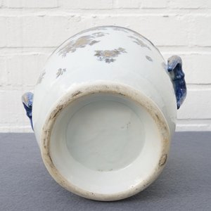 Een deel van een Chinees blauwwit en verguld servies, Qianlong — foto 13