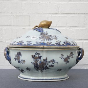 Een deel van een Chinees blauwwit en verguld servies, Qianlong — foto 2