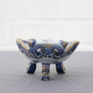 Een deel van een Chinees blauwwit en verguld servies, Qianlong — foto 7