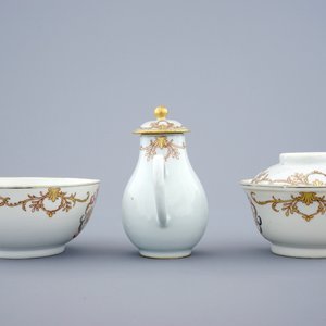 Een deel van een Chinees famille rose en verguld theeservies, Qianlong, 18e eeuw — foto 3