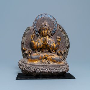Een deels vergulde en gepolychromeerde figuur van de vierarmige Avalokitesvara, Mongolië, 17/18e eeuw — foto 1