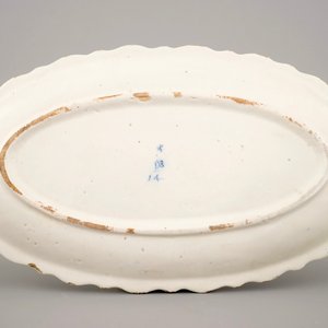 Een Delfts aardewerken blauw-wit ovalen haringbord, 18e eeuw — foto 2