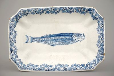 Een Delfts aardewerken blauw-wit rechthoekig haringbord, 18e eeuw