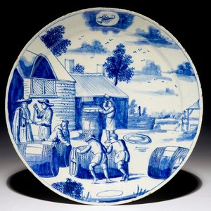 Een Delfts blauw-wit bord met tonnenmakers uit de reeks "Sterrenbeelden", vroeg 18e eeuw — foto 1