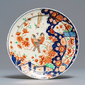 Een Delfts doré chinoiserie bord met vogels bij bloesems, begin 18e eeuw — foto 1