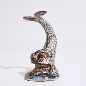 Een Delfts model van een walvis in blauw, mangaan en zwart, ca. 1700 — foto 1