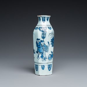 Een Delftse blauw-witte octagonale chinoiserie vaas, 17e eeuw — foto 3