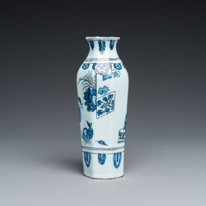 Een Delftse blauw-witte octagonale chinoiserie vaas, 17e eeuw — foto 4