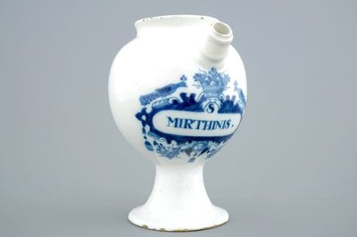 Een Delftse blauw-witte siroopkan "S. Mirthinis", 18e eeuw