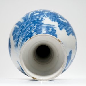Een Delftse flesvormige vaas met blauw-wit chinoiseriedecor, 17e eeuw — foto 6