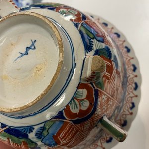 Een Delftse kasjmier palet kom op drie pootjes, 1e kwart 18e eeuw — foto 11