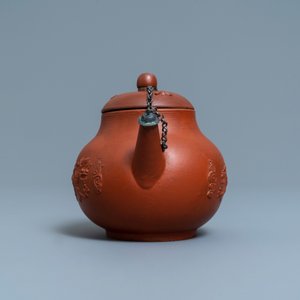Een Delftse theepot met deksel in rood aardewerk, ca. 1700 — foto 3